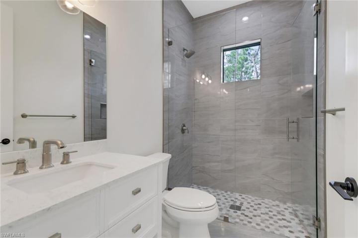 Inlaw / Mother & Law Suite Bathroom