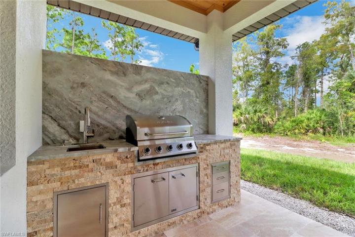 Outdoor Kitchen