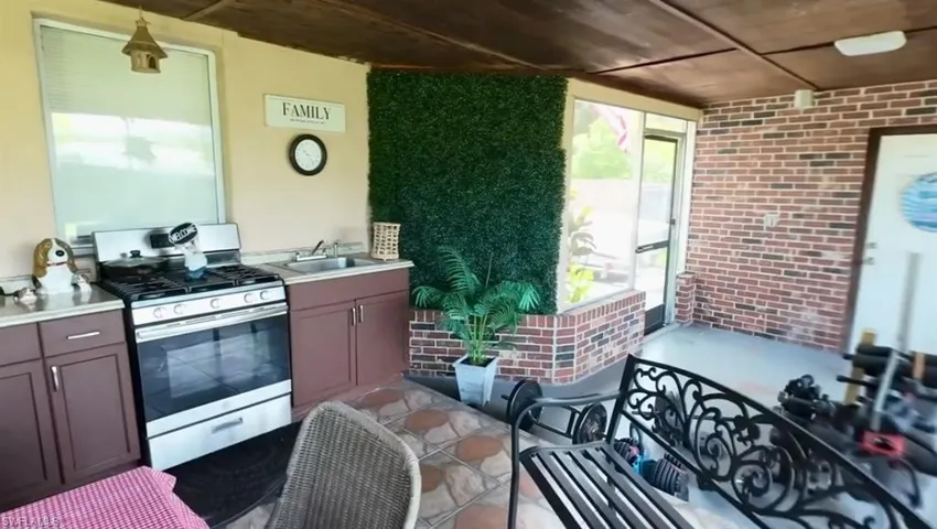 EXTERIOR KITCHEN GAS RANGE