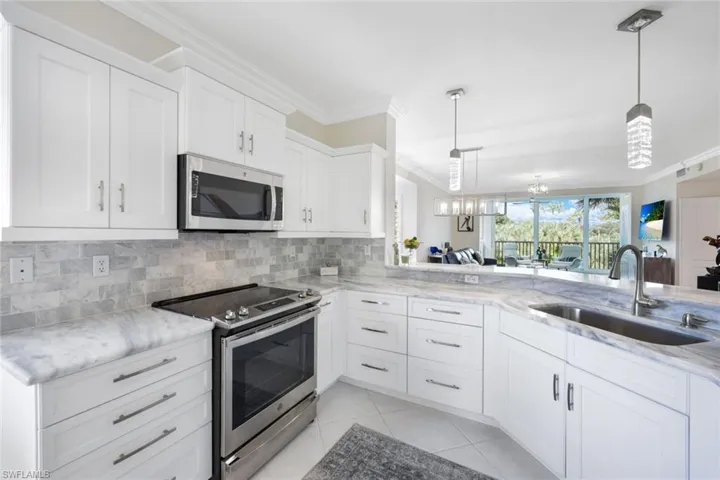 7687  Pebble Creek  CIR, Naples, FL 34108