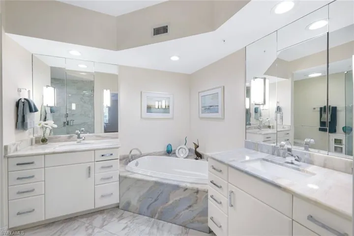 DOUBLE VANITIES WITH SOAKING TUB.