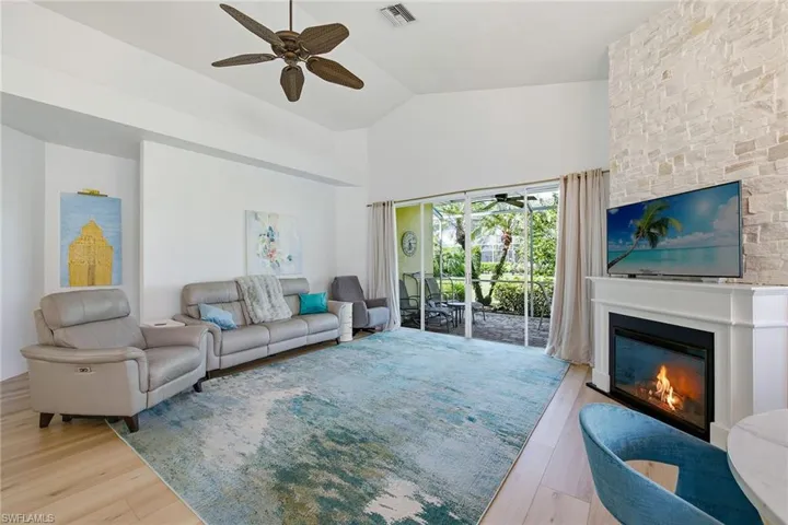 5900 Fountain Dr, Naples, Florida 34119