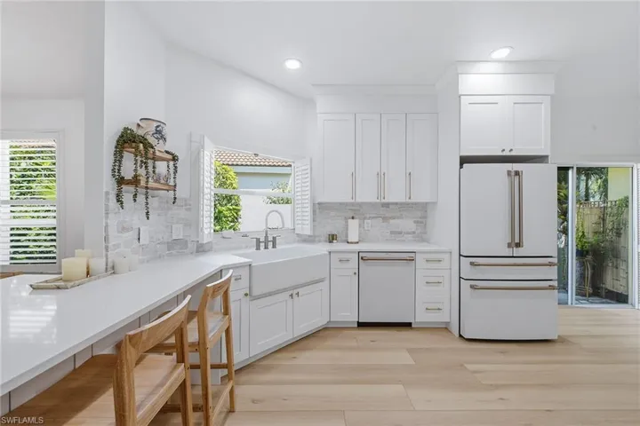 5900 Fountain Dr, Naples, Florida 34119