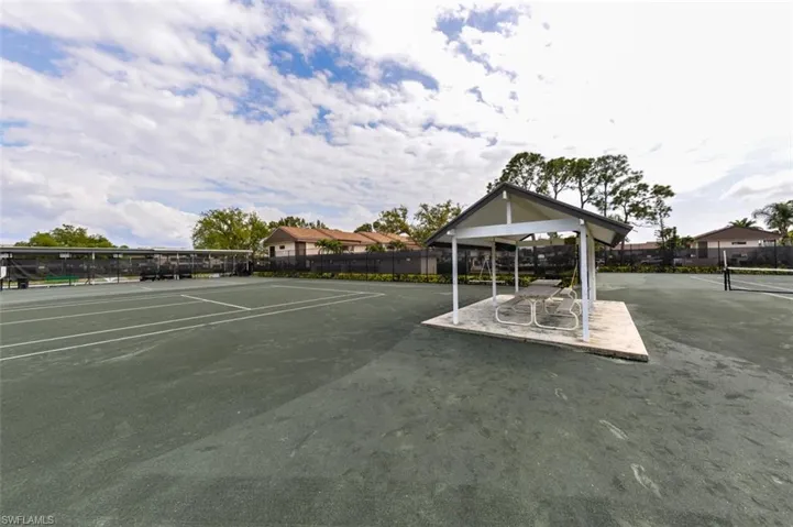 5690  Trailwinds  DR, Fort Myers, FL 33907