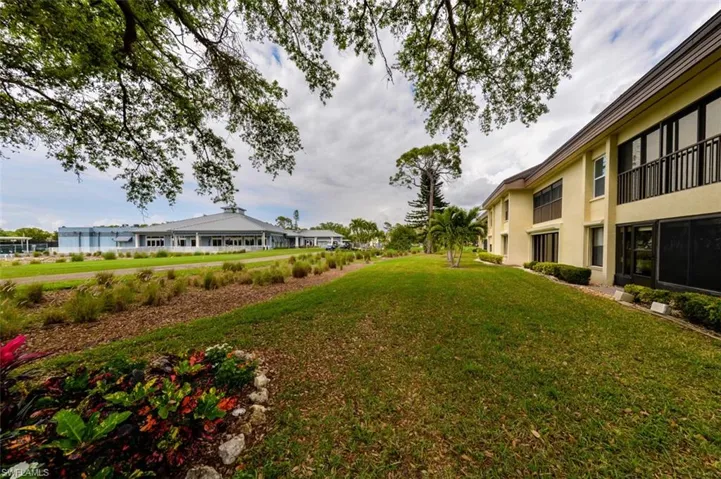 5690  Trailwinds  DR, Fort Myers, FL 33907