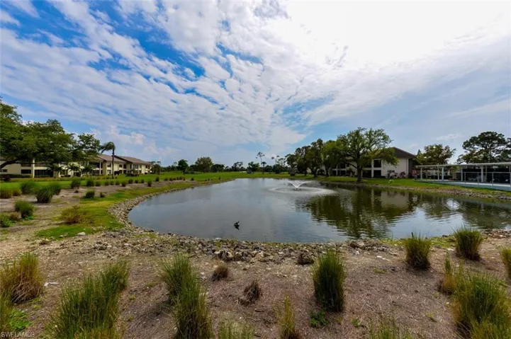 5690  Trailwinds  DR, Fort Myers, FL 33907