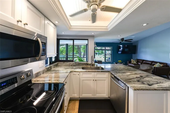 5690  Trailwinds  DR, Fort Myers, FL 33907