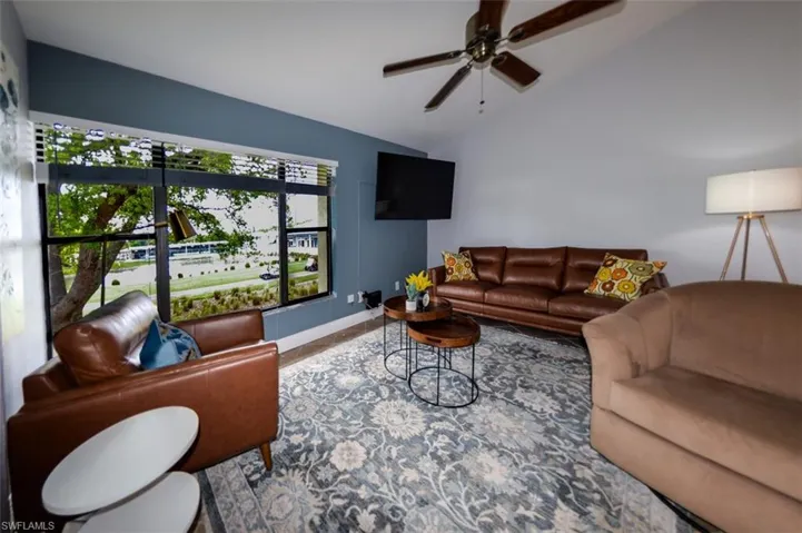 5690  Trailwinds  DR, Fort Myers, FL 33907