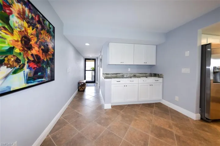 5690  Trailwinds  DR, Fort Myers, FL 33907