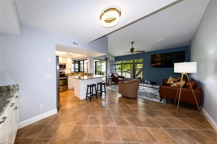 5690  Trailwinds  DR, Fort Myers, FL 33907