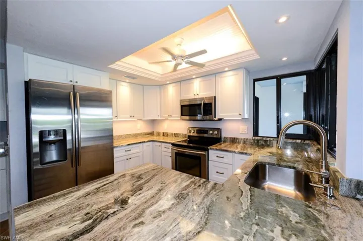 5690  Trailwinds  DR, Fort Myers, FL 33907