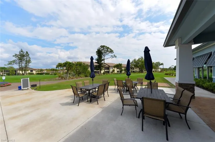 5690  Trailwinds  DR, Fort Myers, FL 33907