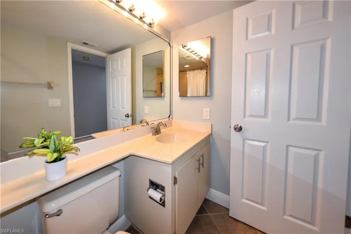 5690  Trailwinds  DR, Fort Myers, FL 33907