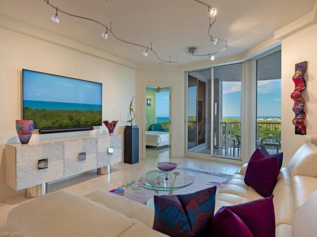 7117 Pelican Bay Blvd 507, Naples, Florida 34108