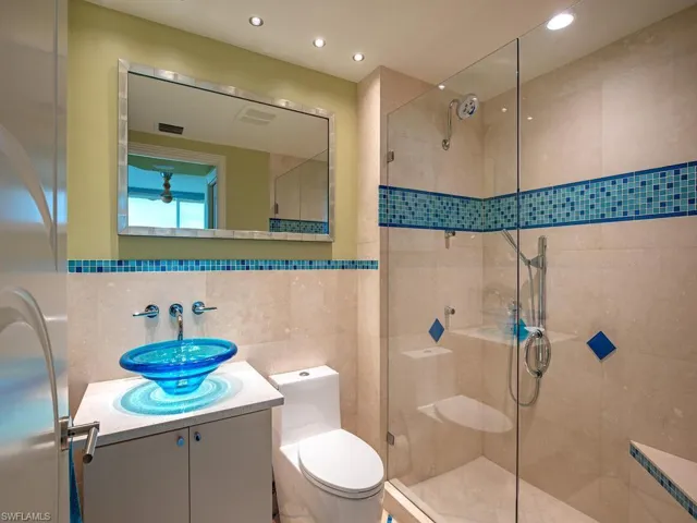 Guest Bathroom 1, ensuite