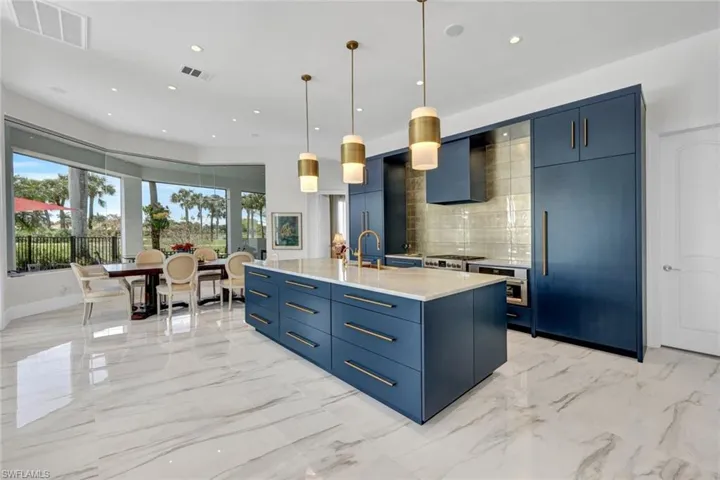 Eat in dining room- perfect for the chef to prepare and guests to join in all of the fun!