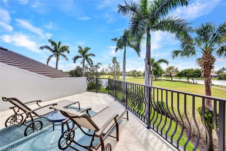 Guest Suite Balcony Privacy and views!