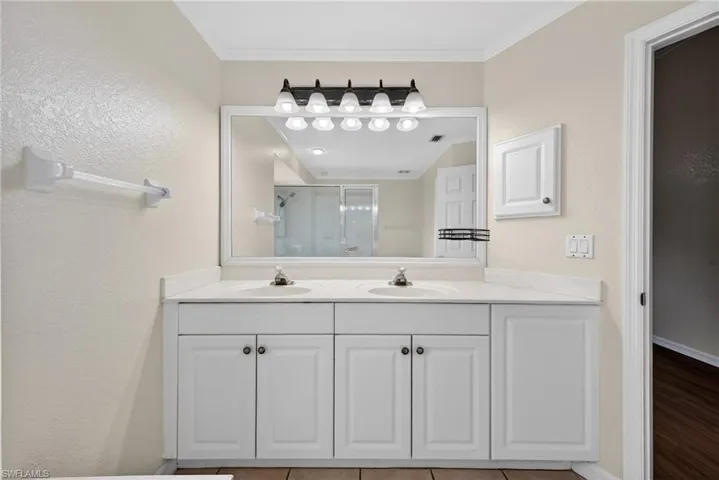6890 Circle Dr, Fort Myers, Florida 33905