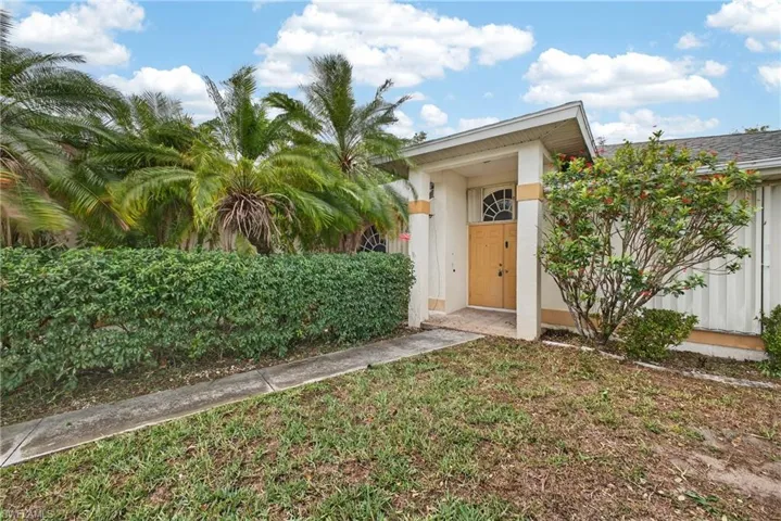 6890 Circle Dr, Fort Myers, Florida 33905