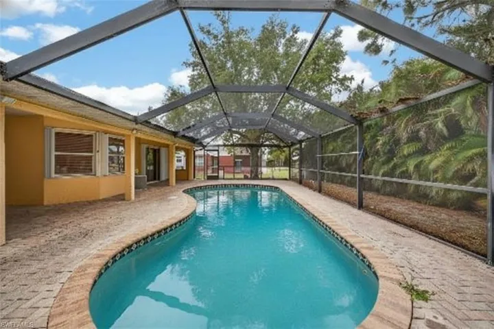 6890 Circle Dr, Fort Myers, Florida 33905