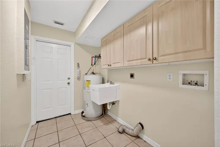 6890 Circle Dr, Fort Myers, Florida 33905