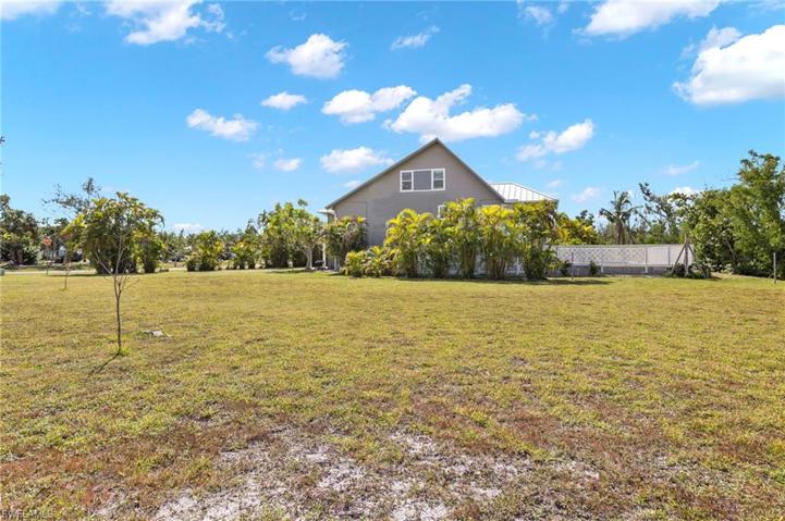 Large Side Yard
