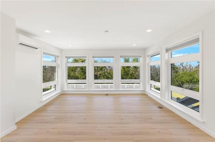 Den/Sunroom