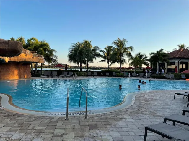 Resort style pool with Cabana bar.