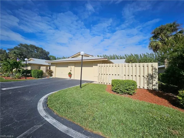 135  Forest Lakes  BLVD, Naples, FL 34105