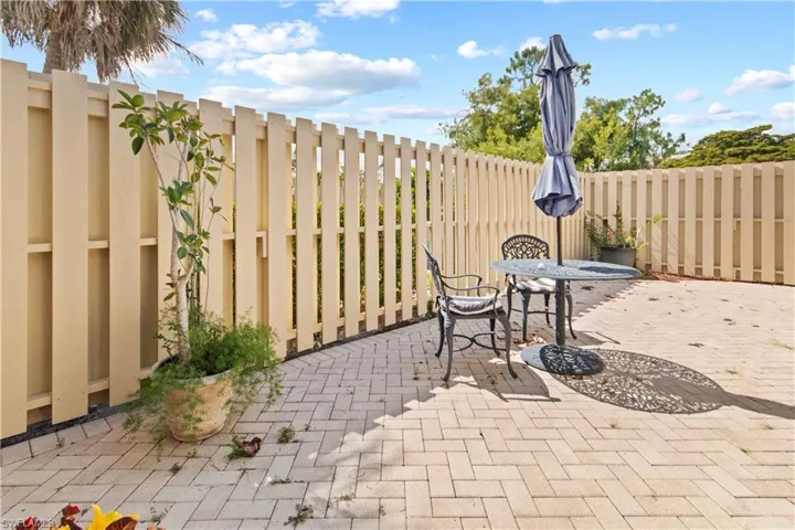 135  Forest Lakes  BLVD, Naples, FL 34105