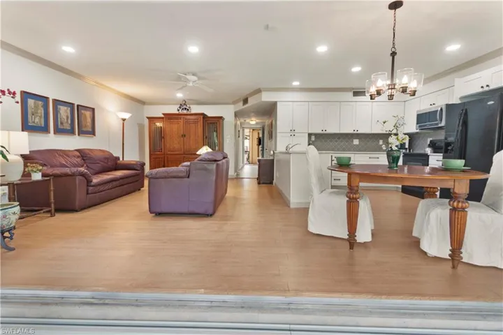 135  Forest Lakes  BLVD, Naples, FL 34105
