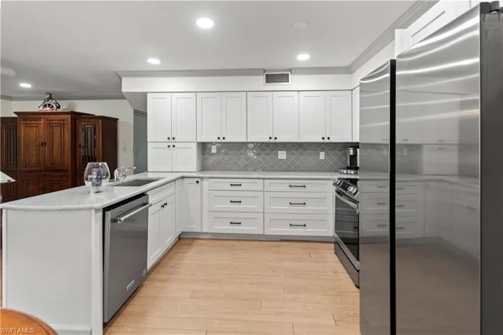 135  Forest Lakes  BLVD, Naples, FL 34105