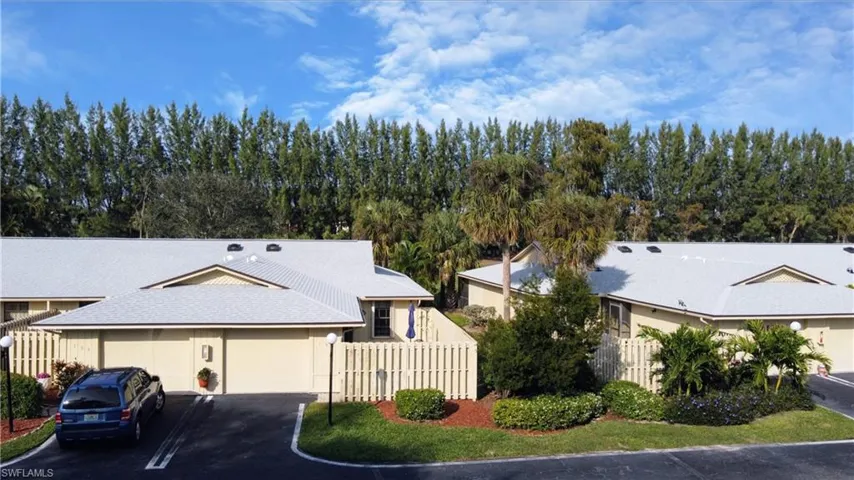135  Forest Lakes  BLVD, Naples, FL 34105