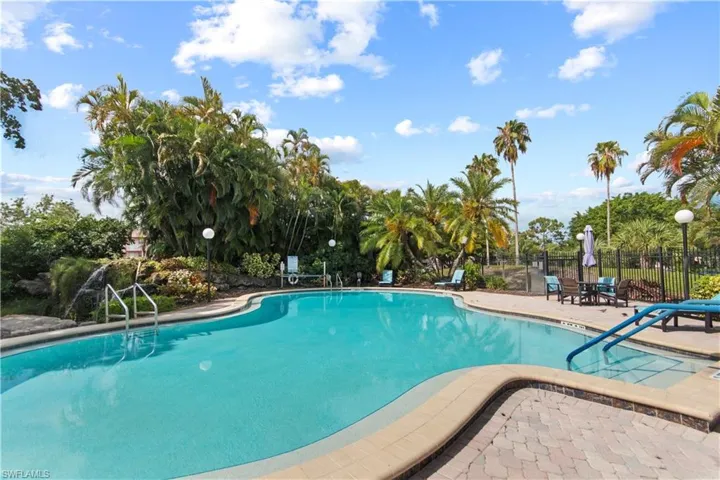 135  Forest Lakes  BLVD, Naples, FL 34105