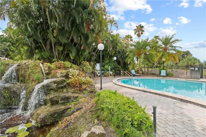 135  Forest Lakes  BLVD, Naples, FL 34105