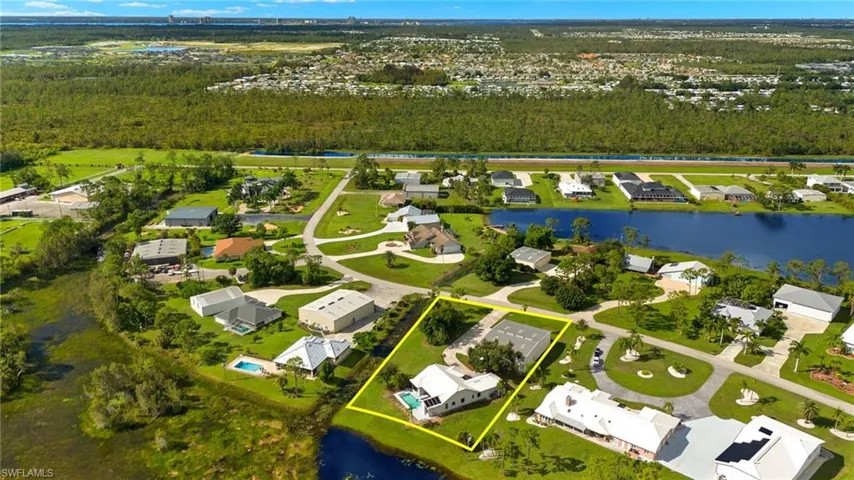 Proximity of the runway is indicated in this aerial view of 09/27 at 94FL.