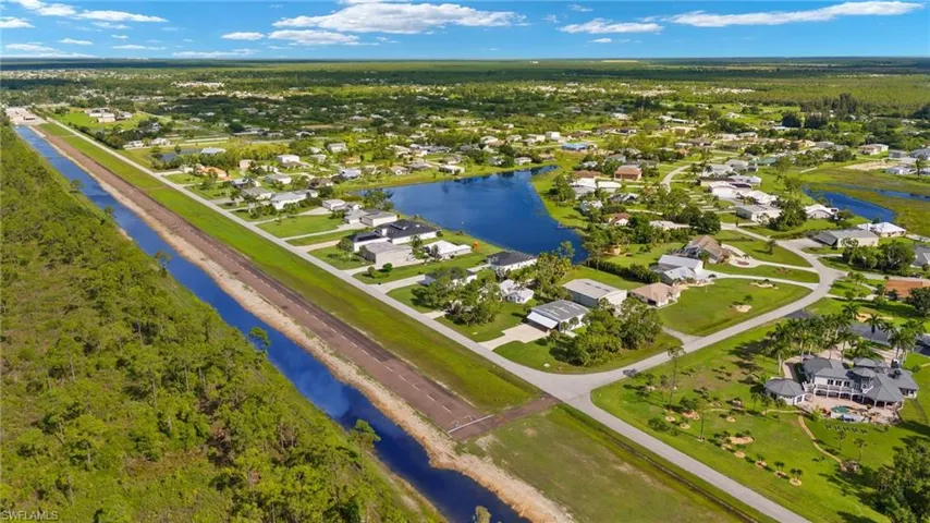 94FL offering 3200'x50' runway with 800' overruns and 100 LL self serve fuel on site.
