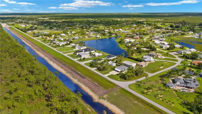 Home is located just a short taxi past four homes to the paved, lit 3200'x50' runway with 800' over run available.