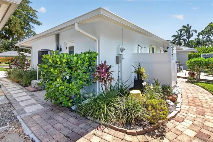 18 Rivard Rd 9, Naples, Florida 34112