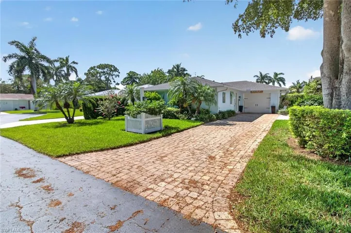 18 Rivard Rd 9, Naples, Florida 34112