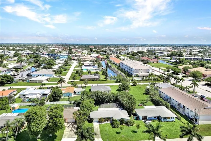 Birds eye view of property