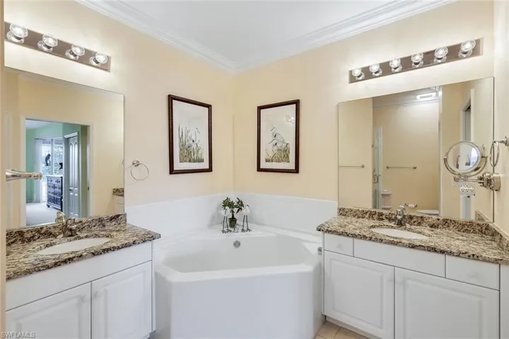 3365  Grand Cypress  DR, Naples, FL 34119
