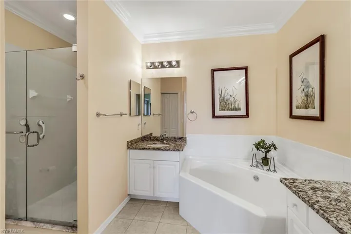 3365  Grand Cypress  DR, Naples, FL 34119