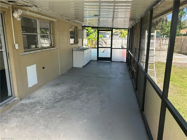 695  July  CIR, North Fort Myers, FL 33903
