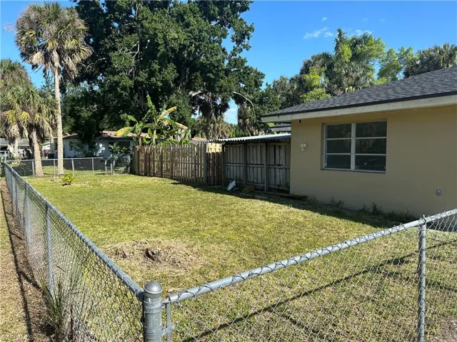 695  July  CIR, North Fort Myers, FL 33903