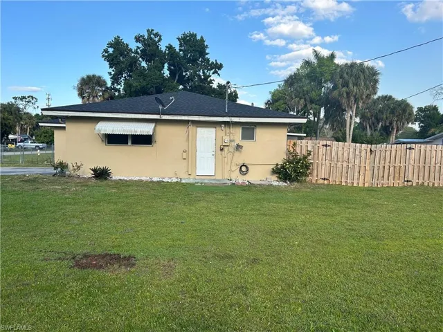 695  July  CIR, North Fort Myers, FL 33903