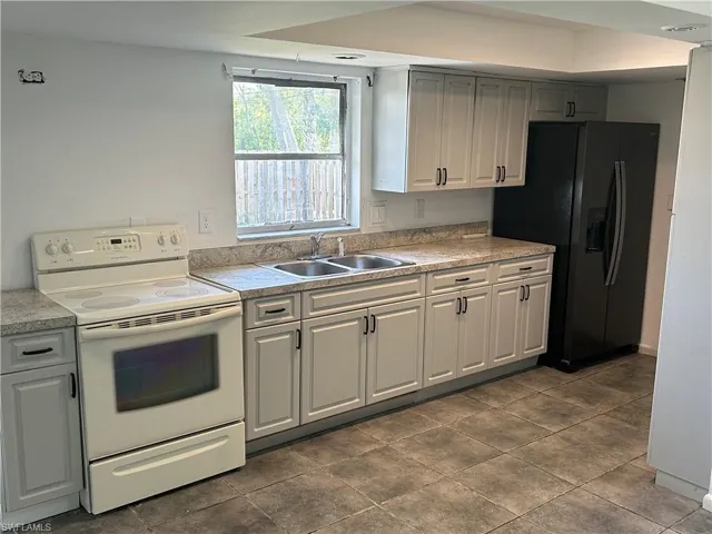 695  July  CIR, North Fort Myers, FL 33903