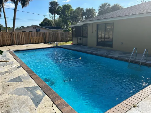 695  July  CIR, North Fort Myers, FL 33903