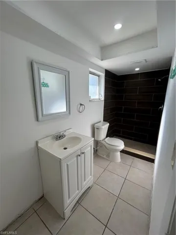 695  July  CIR, North Fort Myers, FL 33903