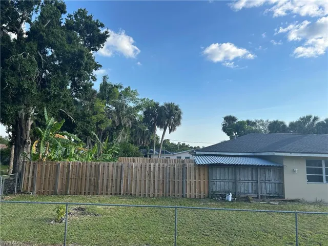 695  July  CIR, North Fort Myers, FL 33903